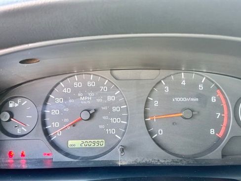 Used 2001 Nissan Frontier XE image 9