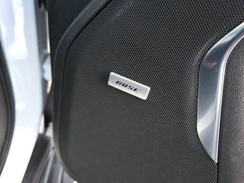 Used 2023 Chevrolet Suburban Premier image 9