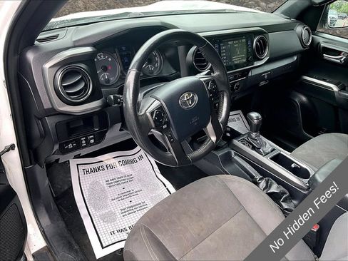 Used 2017 Toyota Tacoma TRD Sport w/ Premium & Technology Package AWD/4WD image 12