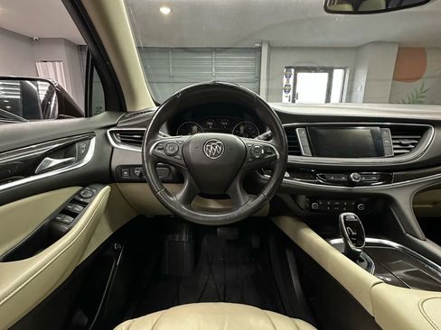 Used 2018 Buick Enclave Essence image 25