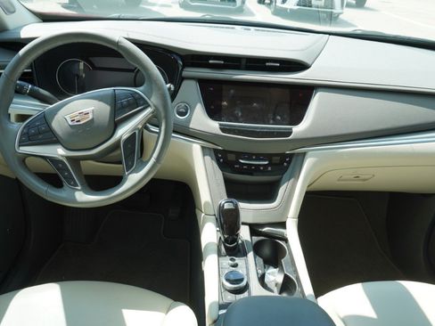Used 2025 Cadillac XT5 Premium Luxury FWD image 13