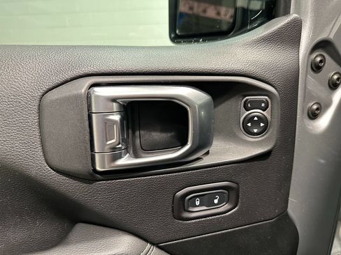 Used 2020 Jeep Gladiator Overland AWD/4WD image 25