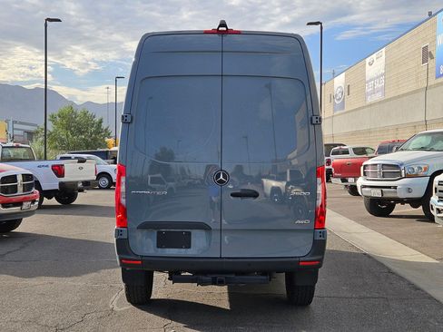 Used 2024 Mercedes-Benz Sprinter 2500 image 7