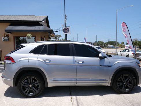 Used 2020 Volkswagen Atlas Cross Sport SE w/ Panoramic Sunroof Package FWD image 8
