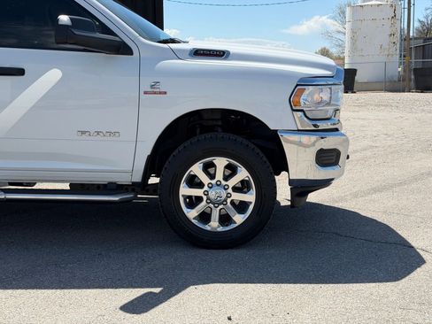 Used 2019 RAM 3500 Tradesman w/ Chrome Appearance Group AWD/4WD image 4