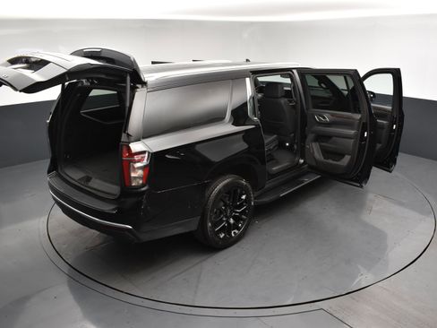 Used 2023 Chevrolet Suburban LT w/ Luxury Package AWD/4WD image 26