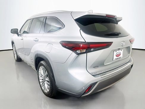 Certified 2025 Toyota Highlander Platinum AWD/4WD image 7