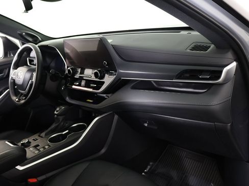 Used 2025 Toyota Highlander XSE image 30