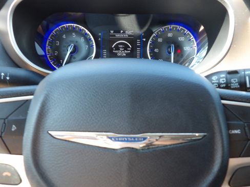 Used 2020 Chrysler Voyager Lxi FWD image 15