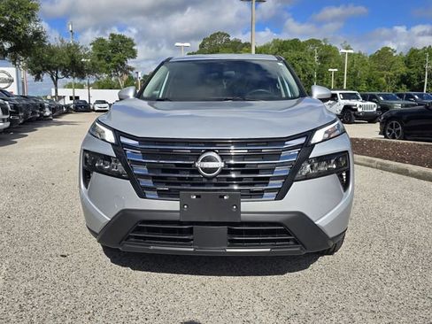 Certified 2025 Nissan Rogue SV FWD image 3