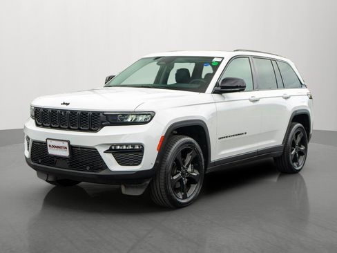 Used 2023 Jeep Grand Cherokee Limited w/ Luxury Tech Group II AWD/4WD image 3