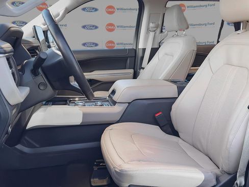 Used 2023 Ford Expedition Limited image 7