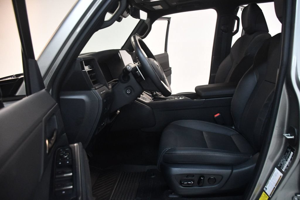 Used 2025 Lexus GX 550 w/ Accessory Package (CT) AWD/4WD image 28