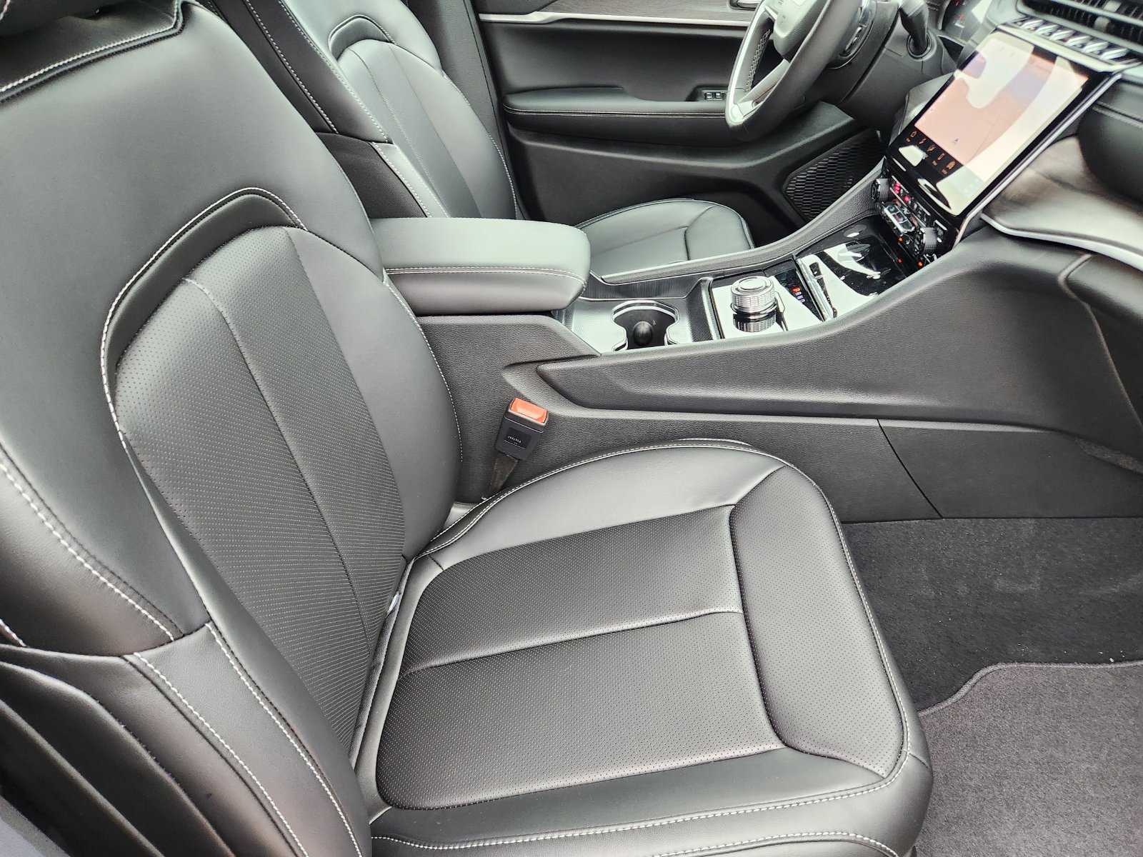 New 2025 Jeep Grand Cherokee L Limited w/ Luxury Tech Group II RWD image 15
