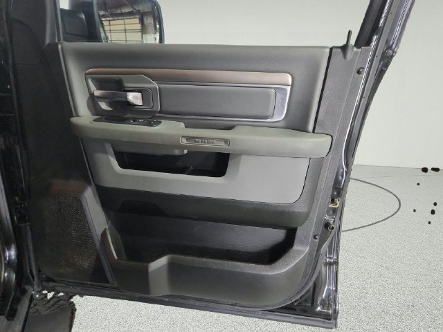 Used 2019 RAM 1500 Classic SLT w/ SLT Plus D←cor Group AWD/4WD image 15