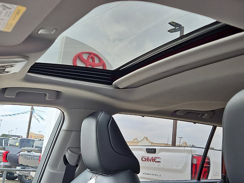 Certified 2026 Toyota Highlander XLE image 12