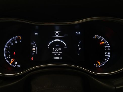 Used 2018 Jeep Grand Cherokee Overland AWD/4WD image 2