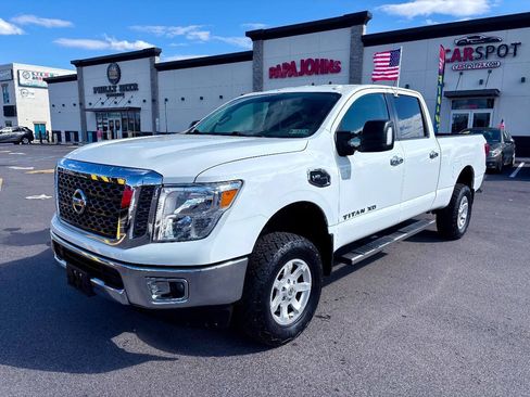 Used 2018 Nissan Titan SV AWD/4WD image 2