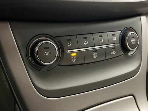 Used 2014 Nissan Sentra S image 8
