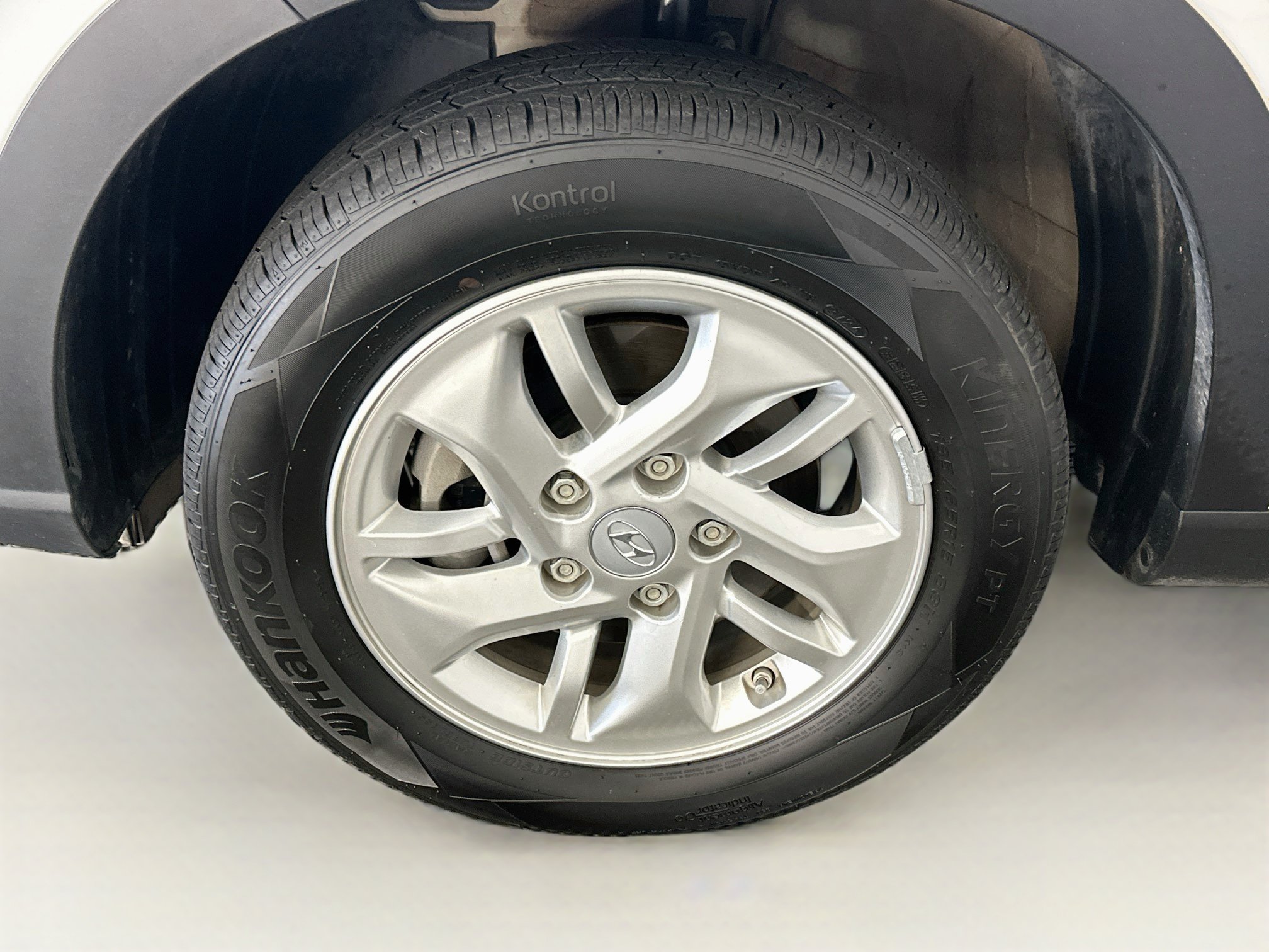Used 2022 Hyundai Venue SE FWD image 11