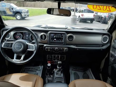 Used 2020 Jeep Gladiator Rubicon w/ LED Lighting Group AWD/4WD image 17