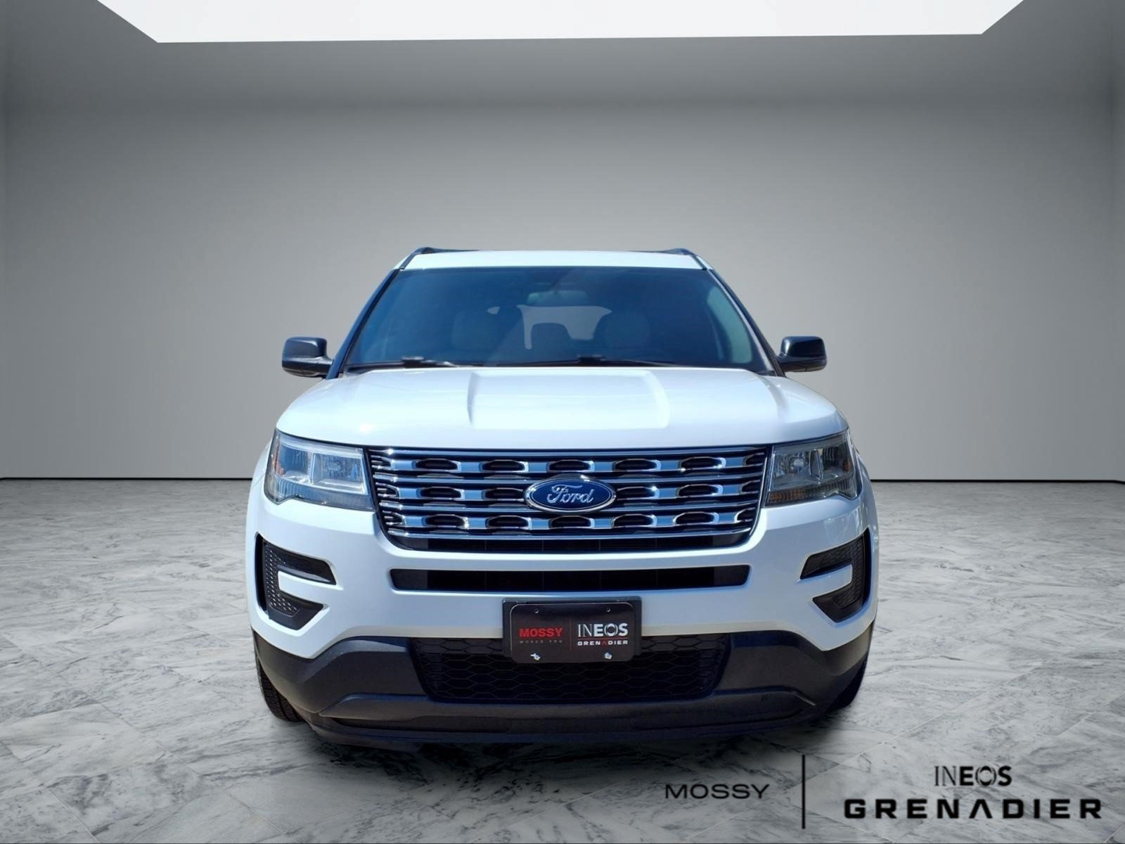 Used 2017 Ford Explorer FWD image 3