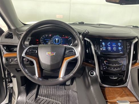 Used 2019 Cadillac Escalade Premium Luxury AWD/4WD image 12