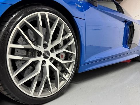 Used 2017 Audi R8 V10 plus w/ Full Leather Package image 32