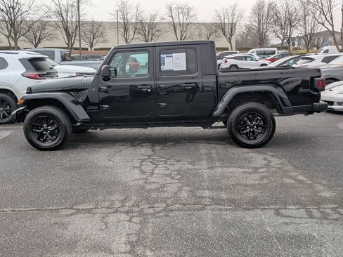 Used 2022 Jeep Gladiator Sport image 6