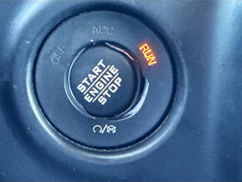 Used 2020 Jeep Wrangler Unlimited Sahara image 33