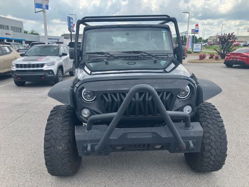 Used 2015 Jeep Wrangler Unlimited Sport w/ Connectivity Group AWD/4WD image 2