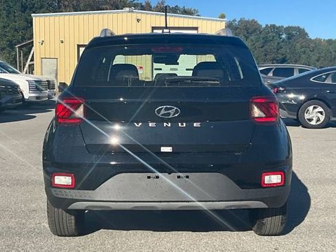 Used 2026 Hyundai Venue SEL image 4