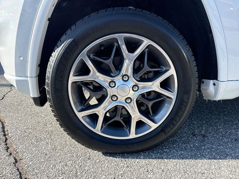 Used 2019 Jeep Grand Cherokee Overland image 12