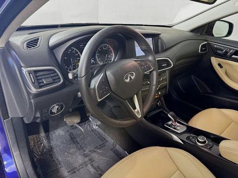 Used 2017 INFINITI QX30 image 9