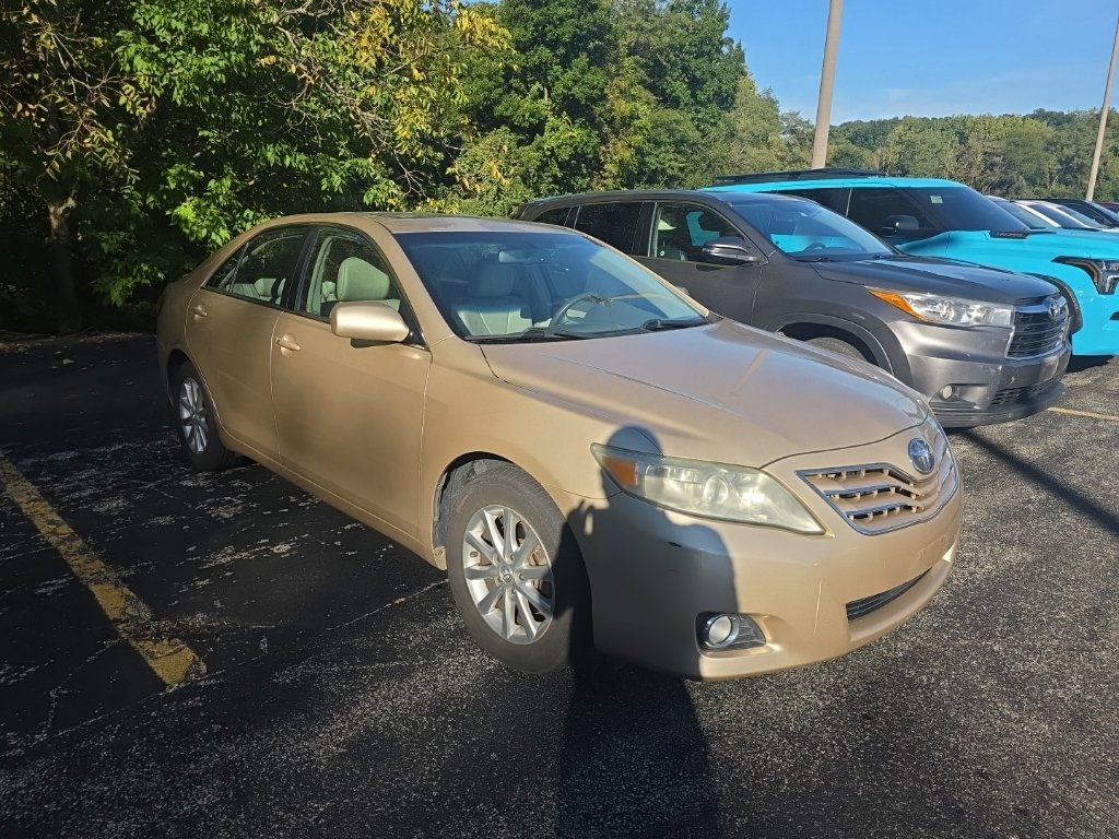 Used 2011 Toyota Camry XLE w/ SE/XLE Extra-Value Pkg FWD image 3