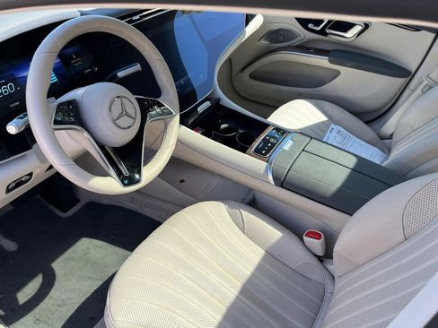 Used 2023 Mercedes-Benz EQS 580 4MATIC Sedan image 3