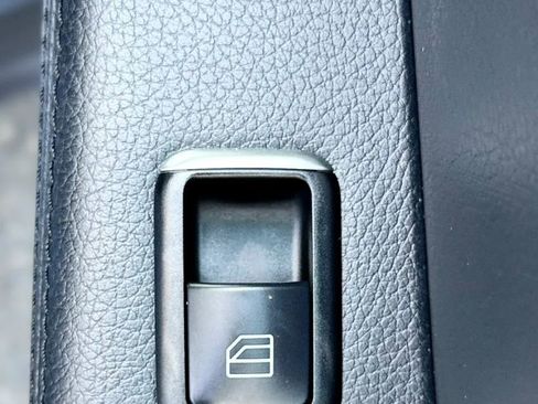 Used 2014 Mercedes-Benz E 350 4MATIC Sedan image 34