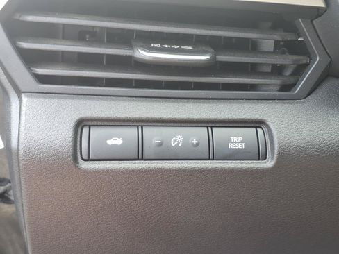 Used 2025 Nissan Altima 2.5 SV FWD image 19