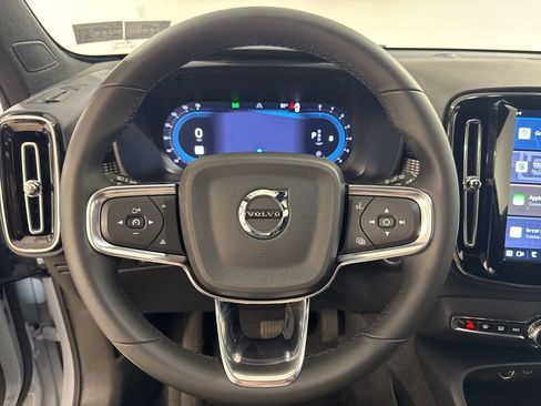 Used 2025 Volvo XC40 B5 Plus image 11