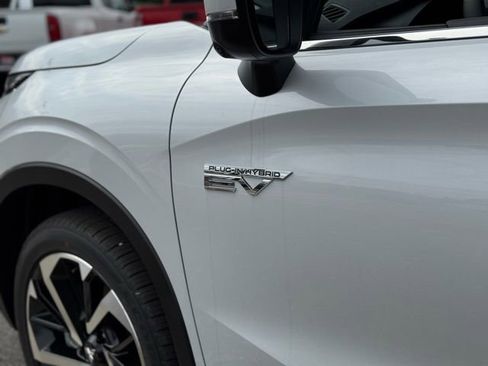 New 2025 Mitsubishi Outlander SE AWD/4WD image 9