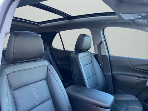 Used 2024 Chevrolet Equinox Premier image 21