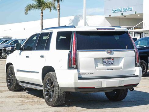 Used 2020 Cadillac Escalade Luxury AWD/4WD image 6
