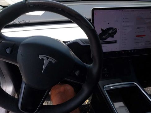 Used 2021 Tesla Model 3 Standard Range Plus RWD image 6
