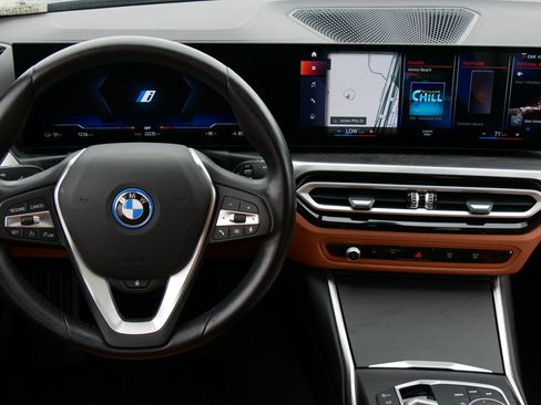 Used 2023 BMW i4 eDrive35 w/ Premium Package RWD image 16