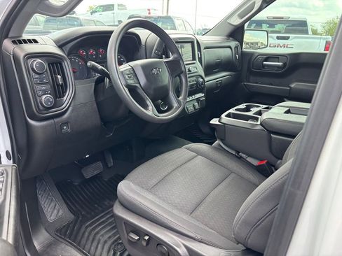 Used 2024 Chevrolet Silverado 1500 Custom w/ Dark Appearance Package AWD/4WD image 8