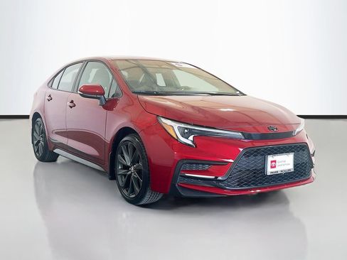 Used 2025 Toyota Corolla SE FWD image 3
