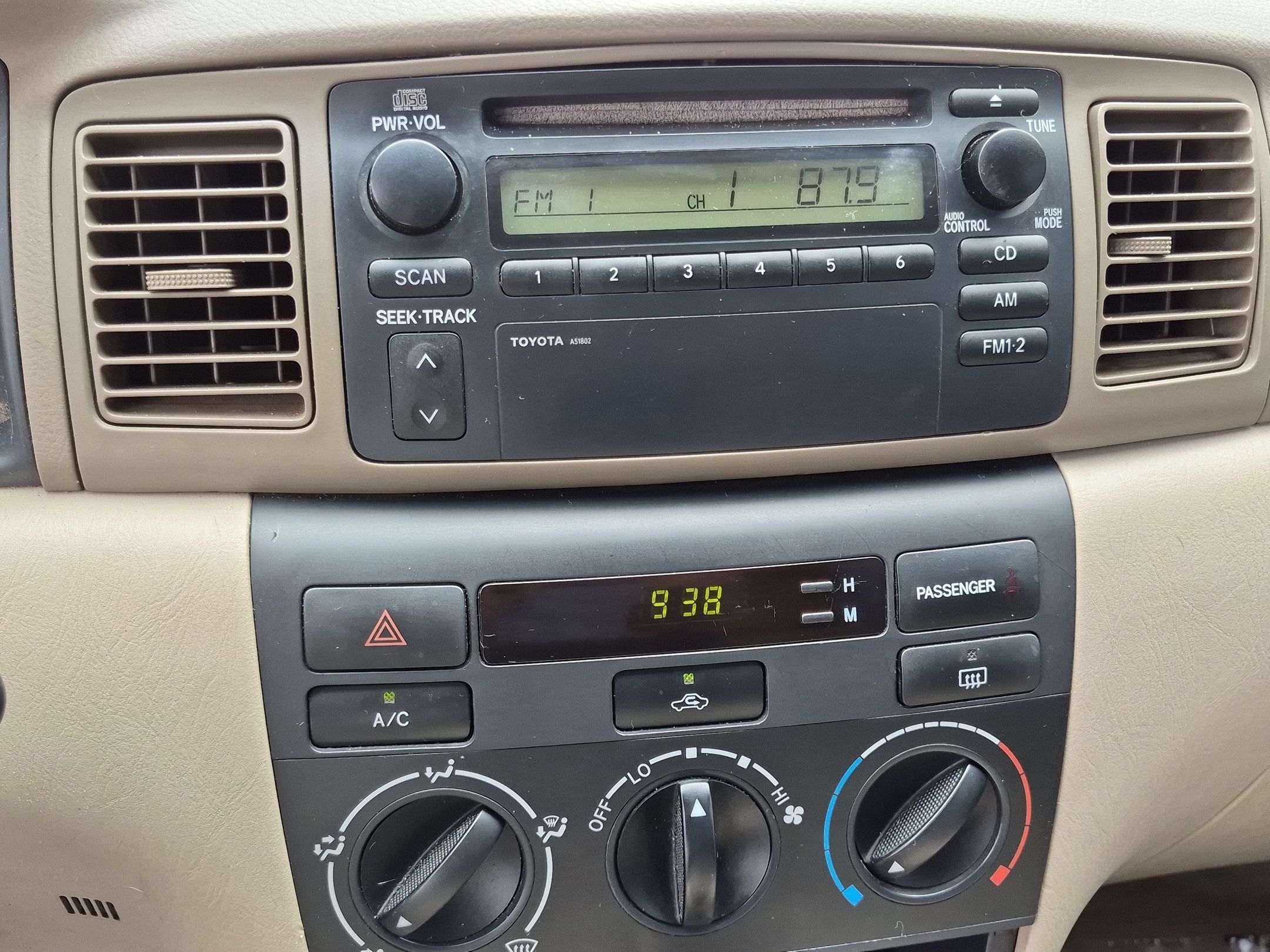 Used 2004 Toyota Corolla CE w/ All Weather Guard Pkg FWD image 11