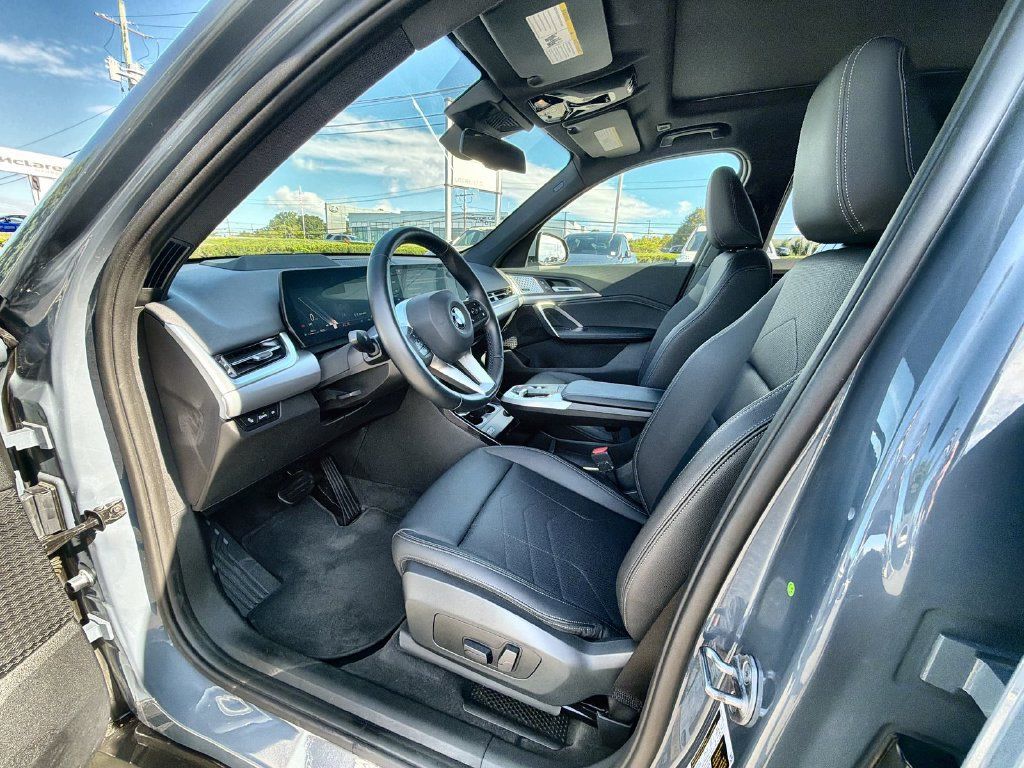 Used 2023 BMW X1 xDrive28i AWD/4WD image 10