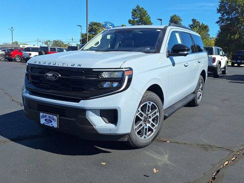 New 2025 Ford Expedition Active image 29