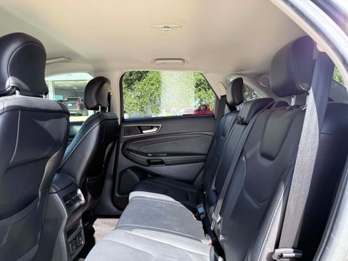 Used 2017 Ford Edge Titanium w/ Technology Package FWD image 14